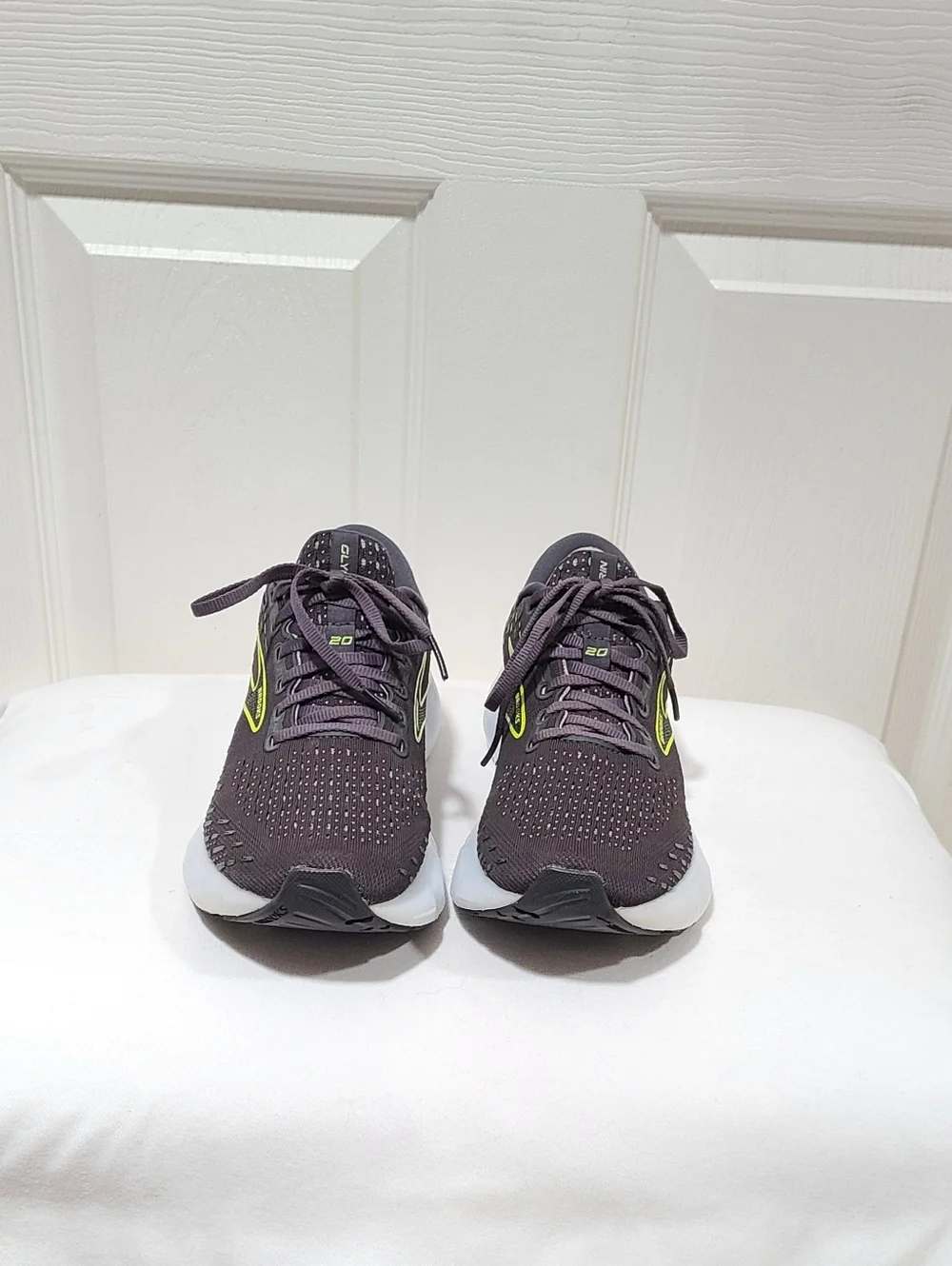 Brooks Glycerin 20 Women's Black Running Shoes with Neon Yellow Accent Size 7